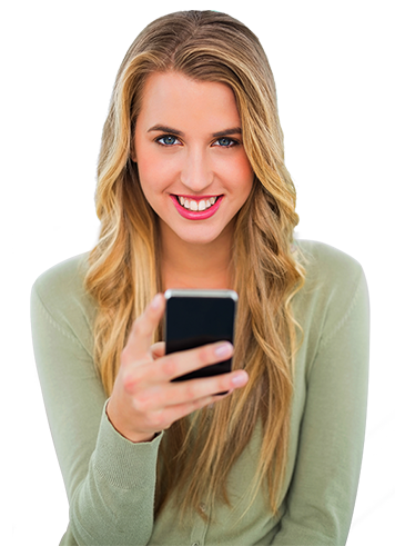 En kvinde, der hurtigt lærer at tale et sprog med uTalk, den bedste app til sprogindlæring.